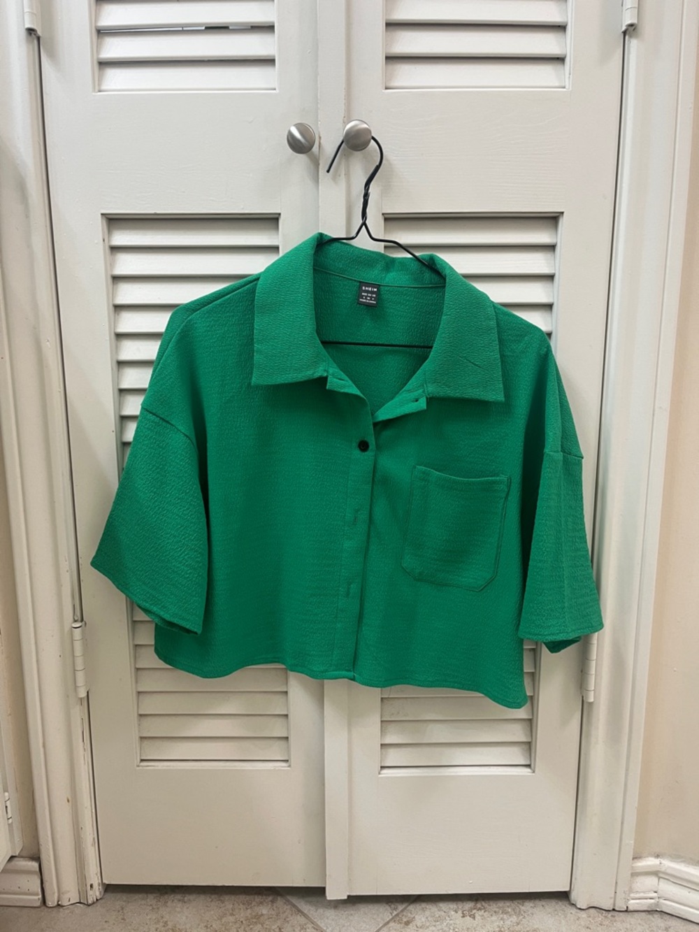SHEIN Emerald Green Cropped Button-Up Shirt